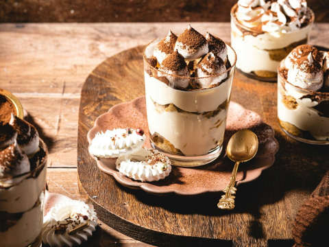 Έχεις ρικότα και μπισκότα; Φτιάξε το πιο ελαφρύ και απολαυστικό τιραμισού