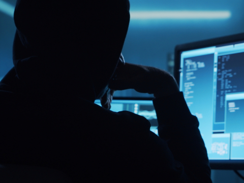 «Ακαδημία βιαστών»: Άντρες ανταλλάσσουν οδηγίες για να ναρκώνουν και να κακοποιούν τις γυναίκες τους