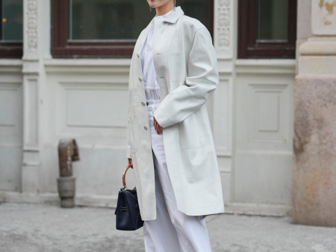 Τα αγαπημένα καλοκαιρινά παπούτσια των millennials κάνουν επικό come back και, είτε τα λατρεύεις είτε τα μισείς