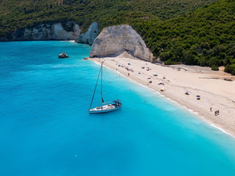 Η εξωτική και απομονωμένη παραλία του Ιονίου που βγήκε δεύτερη καλύτερη στον κόσμο