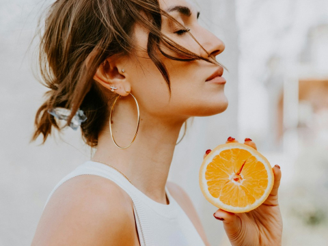 Μην πετάτε τη φλούδα πορτοκαλιού – Δείτε τι κάνει στην καρδιά και το έντερο σας