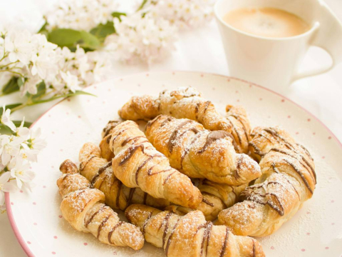 Αυτά τα κρουασανάκια με πραλίνα φουντουκιού στο air fryer θα τα φτιάχνεις κάθε μέρα