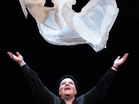 «Η Κυρά της Ρω»: Οι 3 τελευταίες παραστάσεις της συγκινητικής επιτυχίας με τη Φωτεινή Μπαξεβάνη