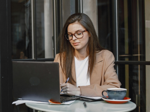 Productivity theatre: Όταν φαίνεσαι απασχολημένος αλλά δεν είσαι
