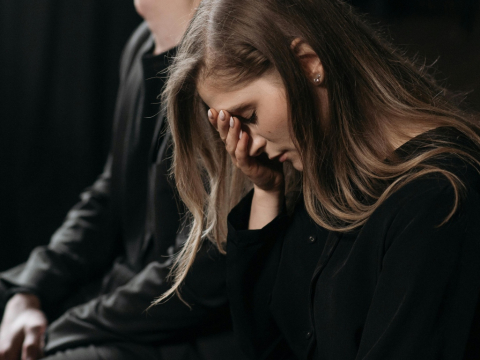 Μήπως το “σύνδρομο παράλληλης ζωής” καταστρέφει τη σχέση σου;