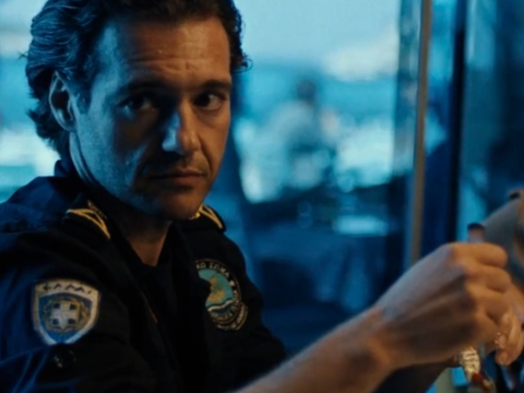 Θάνος Τοκάκης στο JennyGr: «Ο σύγχρονος άνθρωπος δεν θέλει να κοιτάζει τον εαυτό του στον καθρέφτη, τον ενοχλεί πολύ»