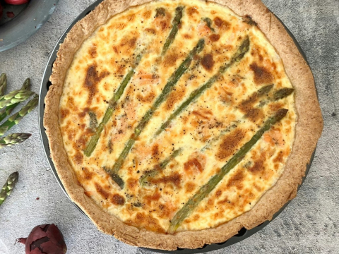 Αλμυρή τάρτα με σπαράγγια: Γρήγορη, εύκολη και γεμάτη άνοιξη