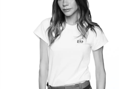 Η νέα συνεργασία της Gap με τη Βικτόρια Μπέκαμ έρχεται να επαναπροσδιορίσει τα essentials της καθημερινής γκαρνταρόμπας