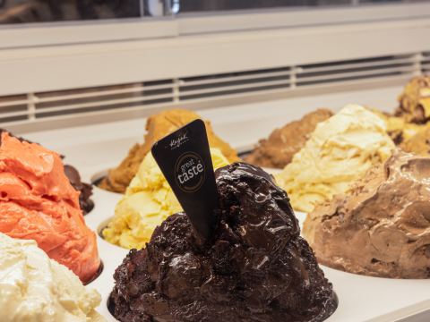 Βρήκαμε το Ice Cream spot που θα προσδώσει στις βόλτες στην Ακρόπολη δροσιά και γεύση με χαρακτήρα