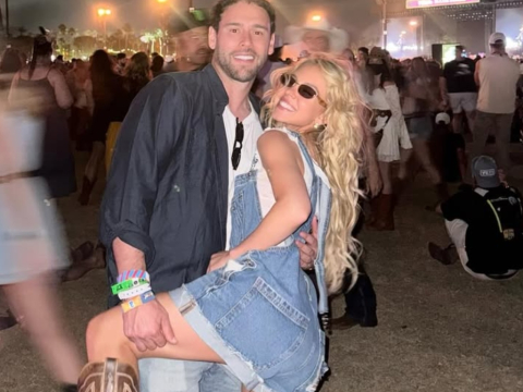 Η Σίντνεϊ Σουίνι είναι full in love! Τα φιλιά, οι αγκαλιές, οι ρομαντικοί χοροί και οι βόλτες στο ηλιοβασίλεμα με τον σύντροφό της