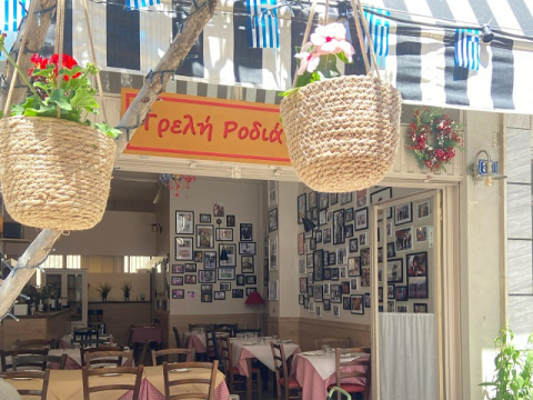 Άνοιξη στην Τρελή Ροδιά: Πρώτες ύλες από το χωριό μαμαδίστικη φροντίδα στο μαγείρεμα 