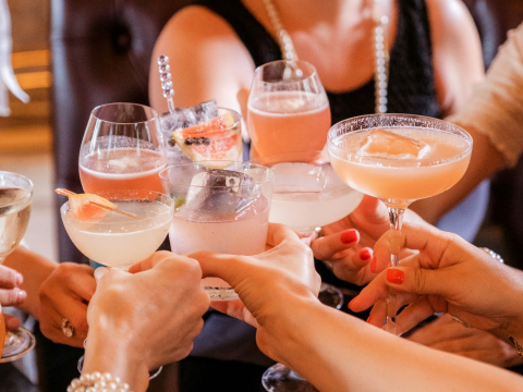 Το cocktail που θα κατακτήσει το φετινό καλοκαίρι έρχεται από πολύ παλιά