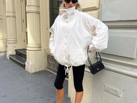 3 τάσεις σε 1 look: H Έλσα Χοσκ φόρεσε τα must have item της σεζόν