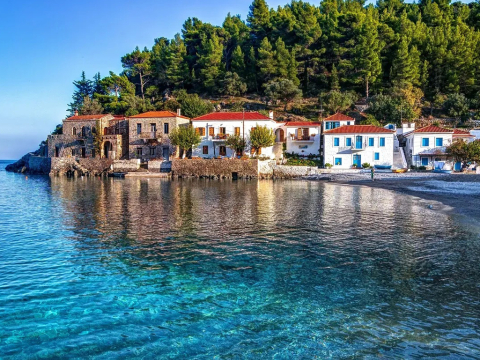 Κυπαρίσσι: Διακοπές σε ένα από τα ωραιότερα μέρη της Λακωνίας