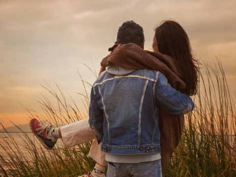 Love bombing: όταν το «τέλειο» είναι red flag
