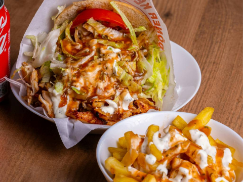 Σπιτικό κεμπάπ: Η εύκολη συνταγή που θα εντυπωσιάσει τους καλεσμένους σας στο δείπνο