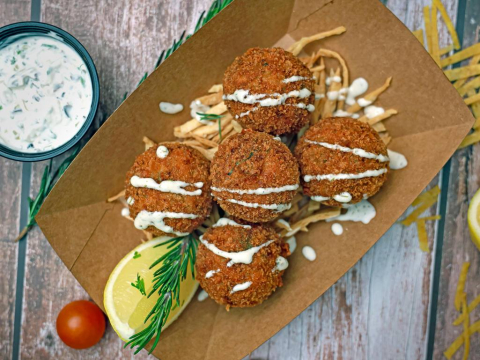 Αυτά τα κεφτεδάκια σολομού στο air fryer θα τα φτιάχνεις ξανά και ξανά