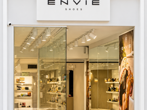 Feeling blue? Αυτά τα σχέδια από την νέα συλλογή Envie Shoes στο πιο αισιόδοξο χρώμα του καλοκαιριού θα σου φτιάξουν διάθεση και στυλ