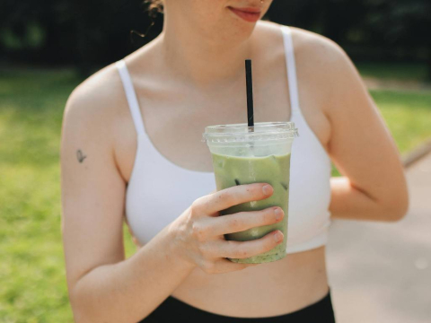 4 τρόποι με τους οποίους το matcha μπορεί να επηρεάσει την υγεία σου αν το παρακάνεις