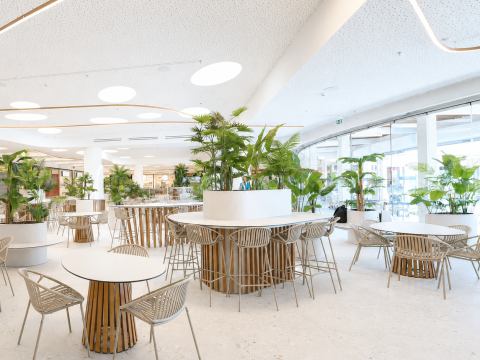 NEW LOOK, SAME GREAT TASTE: Το ανανεωμένο Food Court του Mediterranean Cosmos σας προσκαλεί να το ανακαλύψετε ξανά