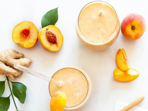 Αυτό το smoothie βρώμης με ροδάκινο και πρωτεΐνη είναι ο ιδανικός τρόπος να ξεκινήσετε το πρωινό σας