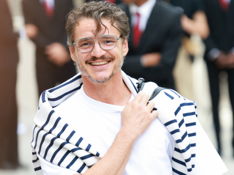 Πέδρο Πασκάλ: Η εμφάνιση του στο show της Chanel ήταν ο ορισμός της quite luxury πολυτέλειας