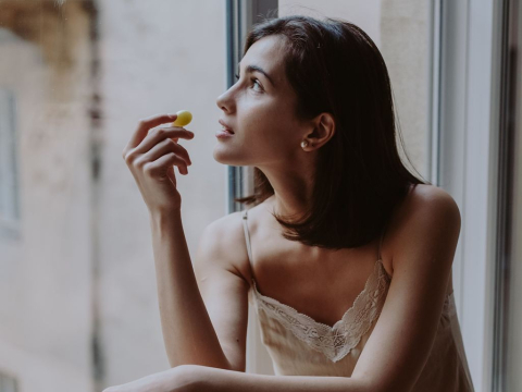 Τι είναι το "food noise" και γιατί δεν μπορείς να σταματήσεις να σκέφτεσαι το φαγητό