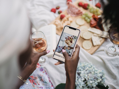 Δεν έχεις Instagram ή Facebook; Οι ψυχολόγοι λένε ότι αυτό μπορεί να αποκαλύπτει κάτι που δεν περίμενες για εσένα