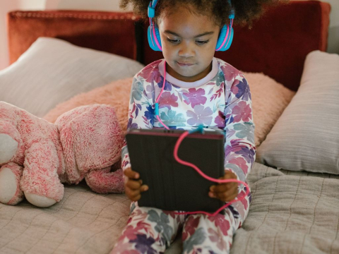 Πώς τα audiobooks μπορούν να βοηθήσουν τα παιδιά με δυσλεξία να απολαμβάνουν τα βιβλία