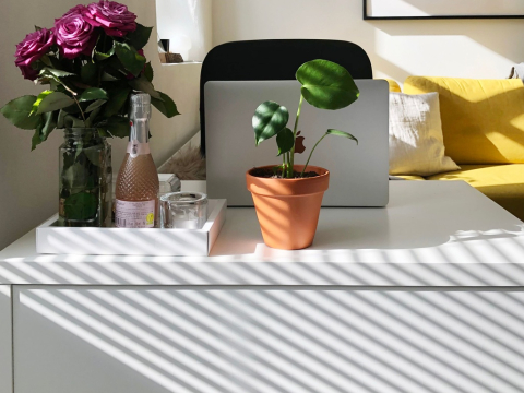 Αυτό το γραφείο του IKEA χωράει παντού και γίνεται μεγαλύτερο όταν το χρειάζεσαι