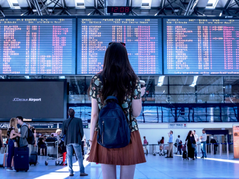 airport-2373727-1920.jpg