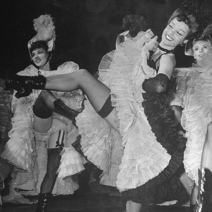 Χορεύτριες Κανκάν στην παράσταση "Merry Widow" του Broadway, 1943