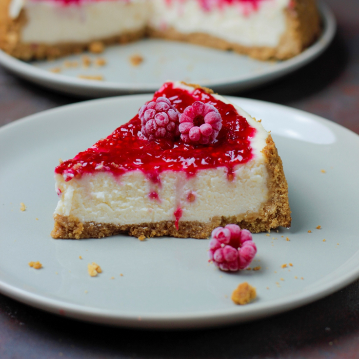 Αυτό το cheesecake με κακάο και βατόμουρα πρέπει οπωσδήποτε να το δοκιμάσεις