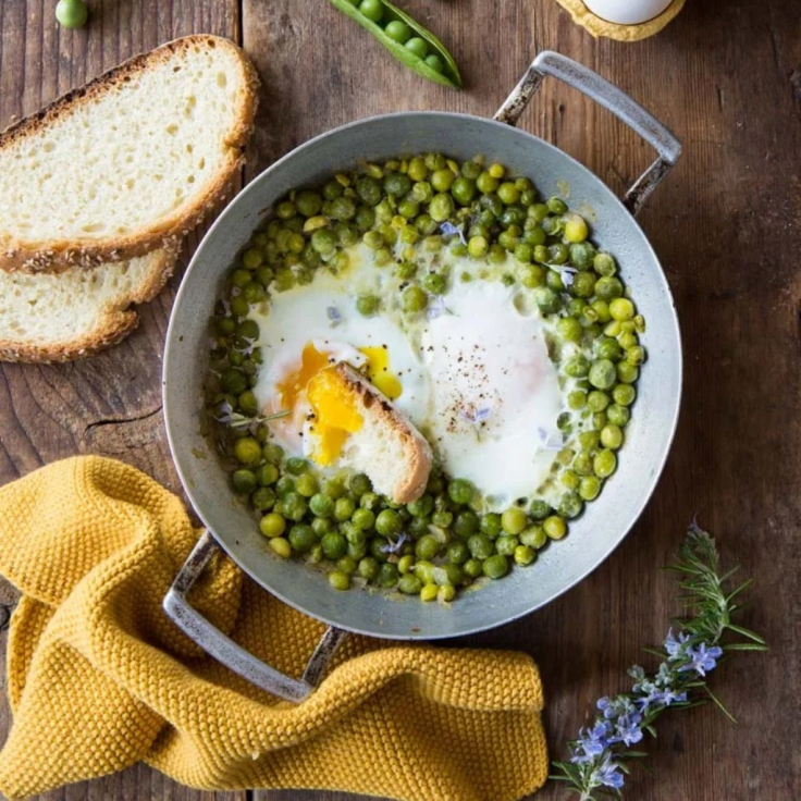 Αυγά με αρακά: Το απλό σπιτικό φαγητό που θυμίζει παιδικά χρόνια