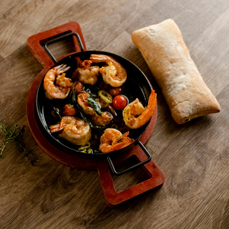 15 λεπτά και 5 υλικά: Το πορτογαλικό μυστικό για απίστευτες γαρίδες με σκόρδο