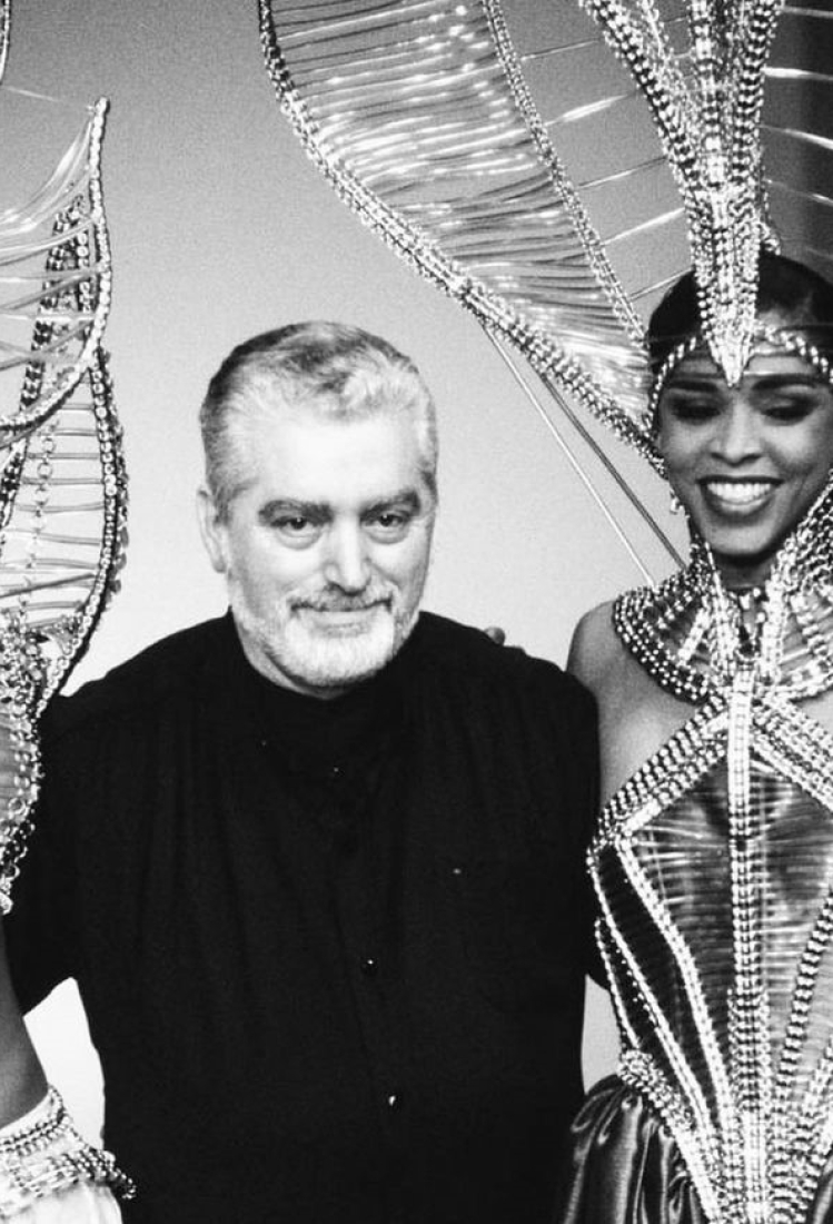 Οι iconic δημιουργίες του Πάκο Ραμπάν που αποδεικνύουν πως ήταν ένας από τους πιο ριζοσπαστικούς σχεδιαστές που γνώρισε ποτέ η μόδα