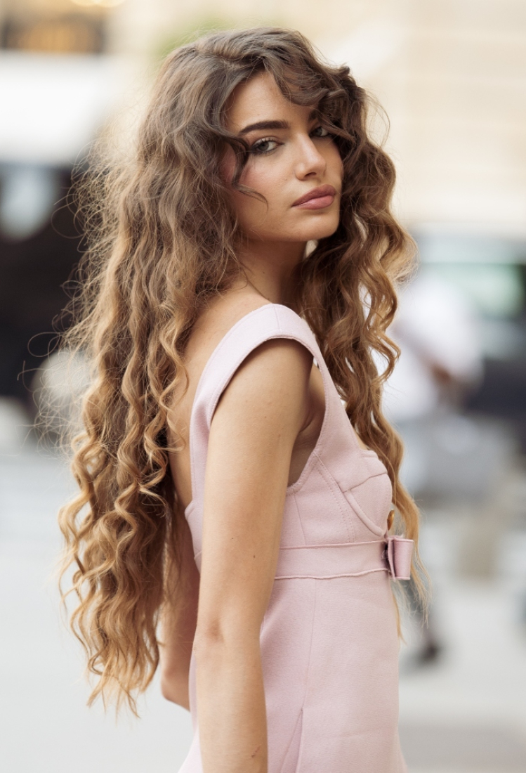 φιλαριστά κουρέματα για σγουρά μαλλιά