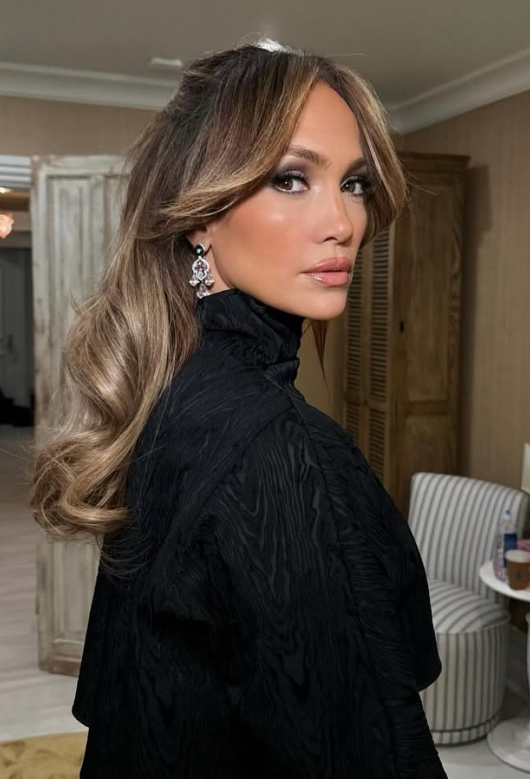 ανταύγειες σε καστανά μαλλιά