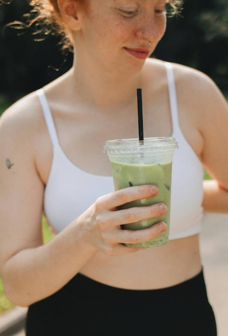 4 τρόποι με τους οποίους το matcha μπορεί να επηρεάσει την υγεία σου αν το παρακάνεις