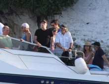 John-Travolta-and-Robert-de-Niro-leving-Skiathos-Island..jpg