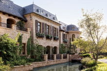 dam-images-celebrity-homes-2013-gisele-bundchen-and-tom-brady-brady-03-gisele-bundchen-tom-brady-eco-home-exterior.jpg