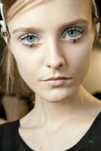blue-eyes-fashion-show-makeup-model-favim-com-2492092.jpg