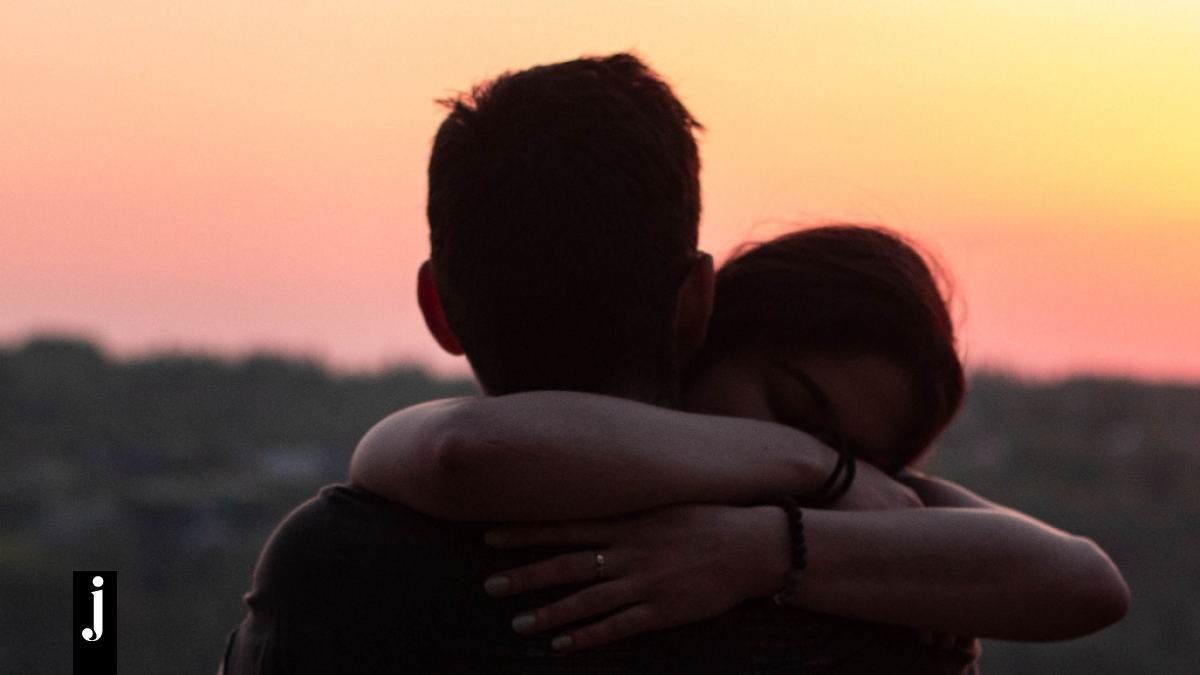 Κι όμως, η σωστή διάρκεια αγκαλιάς υπάρχει – Δες πώς θα σώσει τη σχέση σου