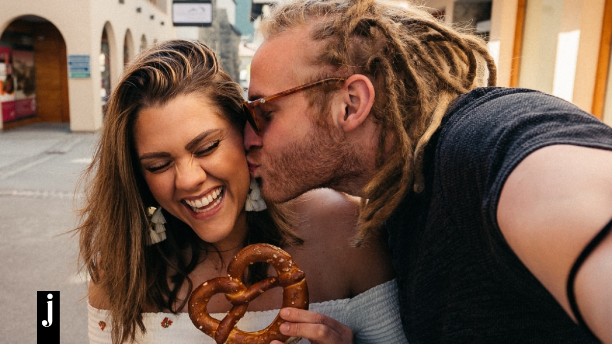 Pretzel: Η στάση στο σεξ που είναι εξίσου απολαυστική με το σνακ