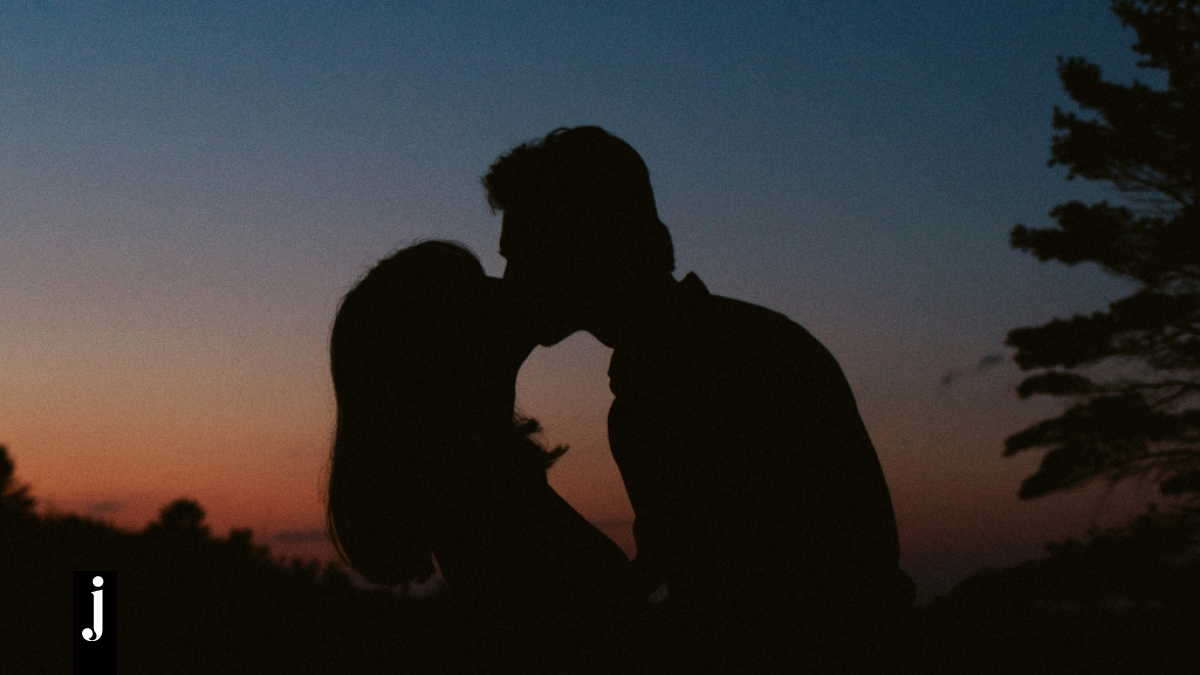 H Gen Z θεωρεί πως ένα φιλί είναι πιο ερωτικό από τη σεξουαλική επαφή και υπάρχει λόγος
