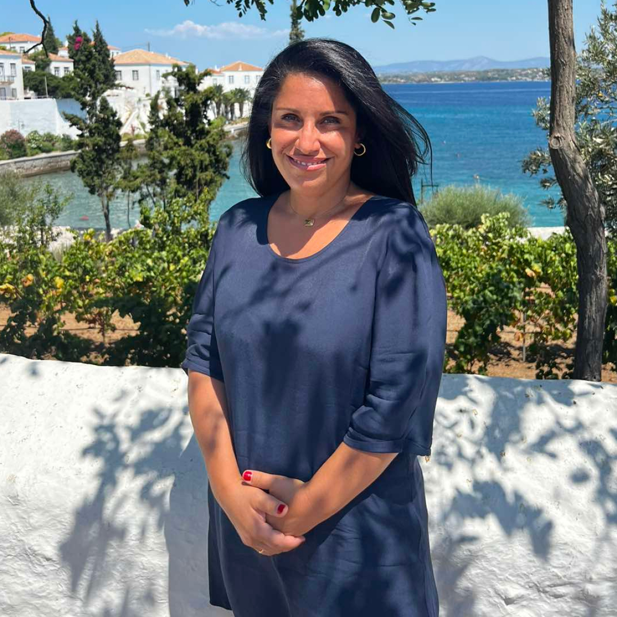 Ευγενία Φραγγιά: Η πρώτη γυναίκα Δήμαρχος Σπετσών μετά την Μπουμπουλίνα, μιλά στο JennyGr | Jenny.gr