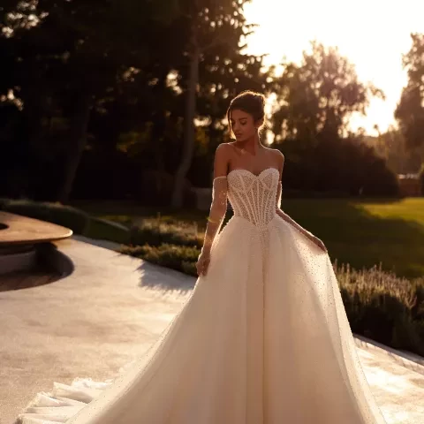 Κάτι περισσότερο από απλά νυφικά: Η Modern Romantic συλλογή του Demetrios απευθύνεται σε γυναίκες που θέλουν να είναι κομψές, τολμηρές και απόλυτα ο εαυτός τους