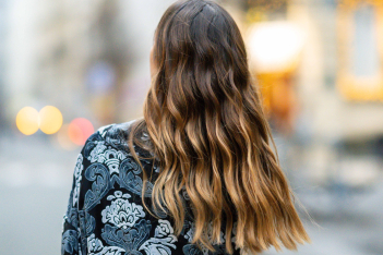 Τα top haircare προϊόντα που θα χαρίσουν λάμψη στα μαλλιά σας αυτόν τον χειμώνα