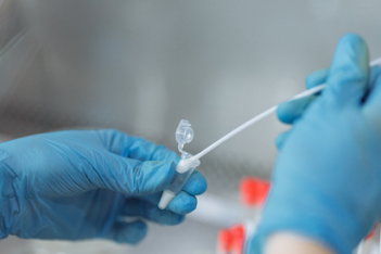 'Ερχονται υποχρεωτικά rapid test και για εμβολιασμένους 