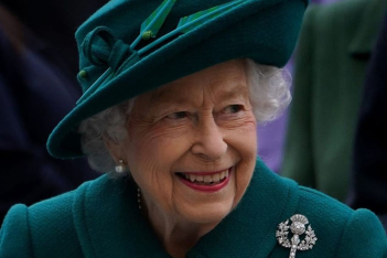 Το άλλο πρόσωπο της βασίλισσας Ελισάβετ: «Γίνεται πολυλογού με όσους εμπιστεύεται»